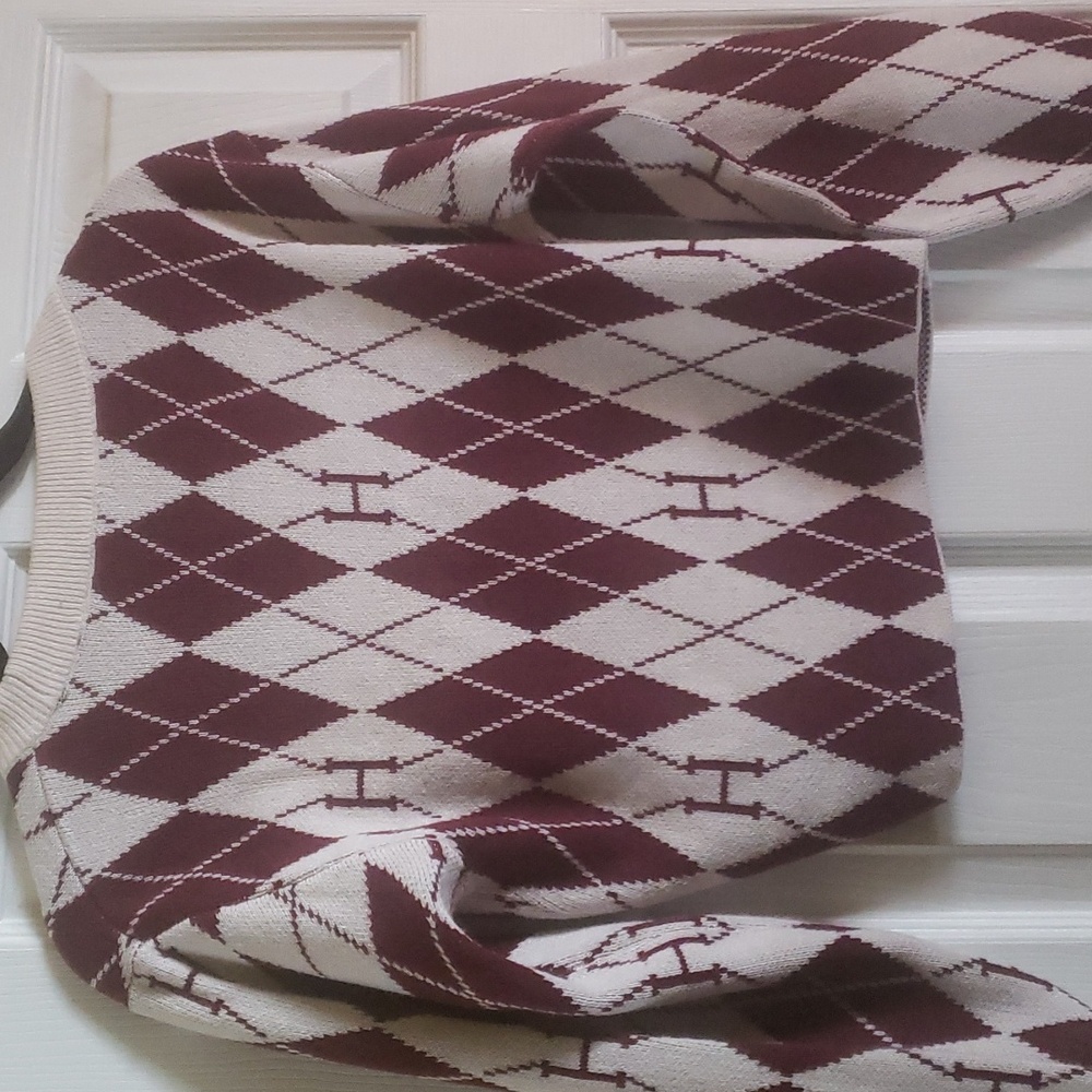 H and M GIRLS Hogwarts burgundy and offwhite sweater size 12 14 EUC - Picture 3 of 6